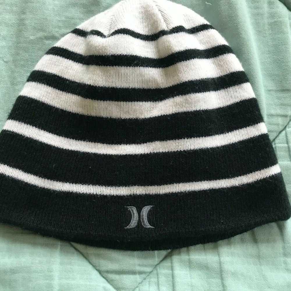 Hurly - Black & White striped hat (beanie) - Unisex
